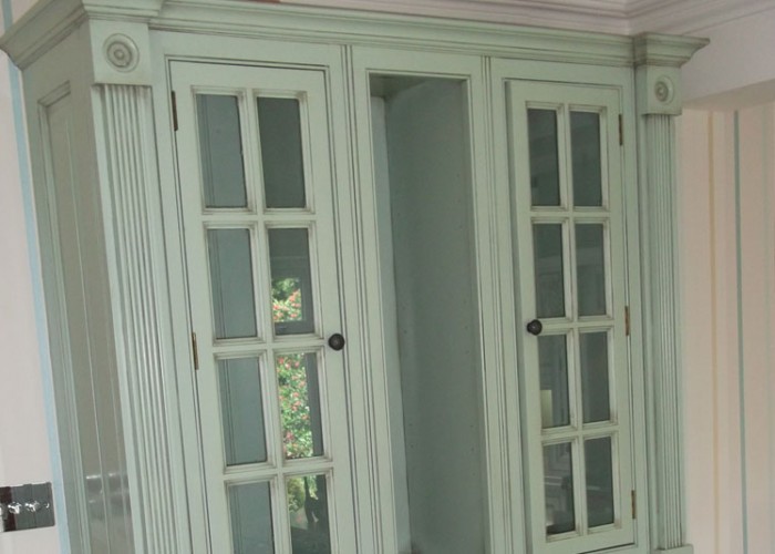 Clive-Chriatian-handpainted-kitchen-sideboard